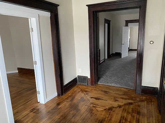 5th image of 747 E Main St