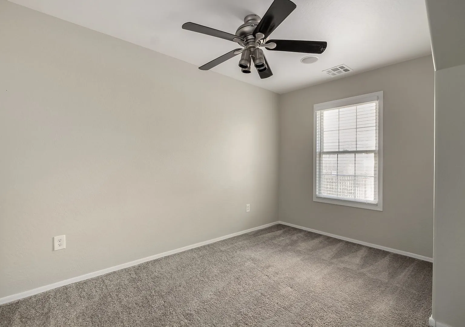 3 Bed, 2 Bath in Gated Val Vista Classic — Photo 4