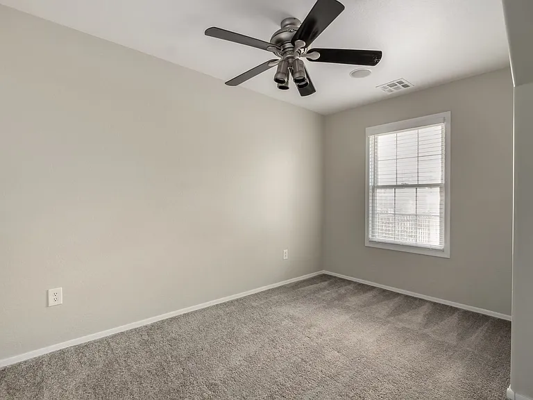 2639 S Harmony Ave — Photo 4