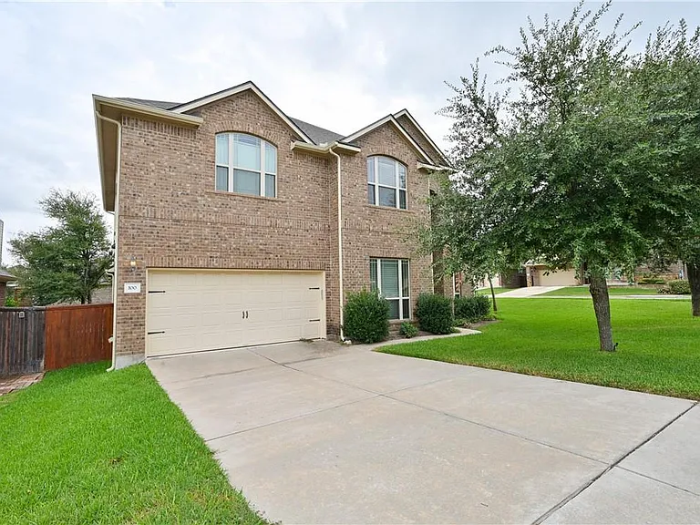 100 Lake Mineral Wells Dr — Photo 2
