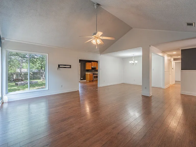 501 Calhoun Dr — Photo 6