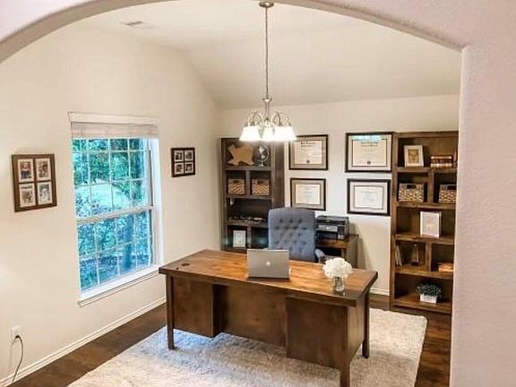 4th image of 516 Fieldhaven Ct