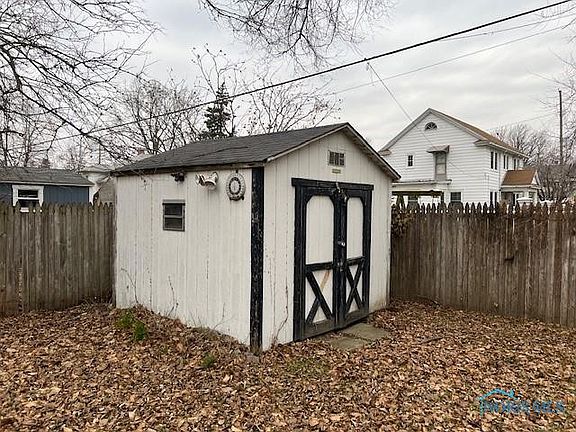 5th image of 1042 Eleanor Ave