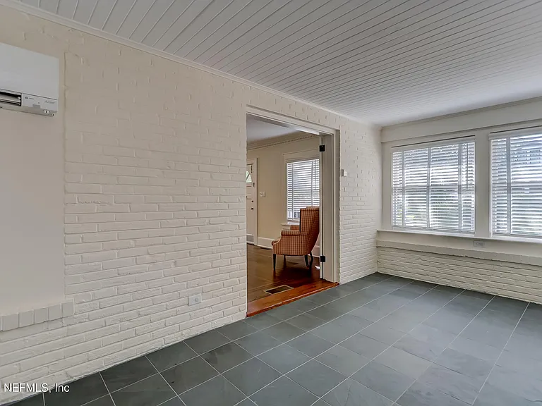 3684 Pine St — Photo 11