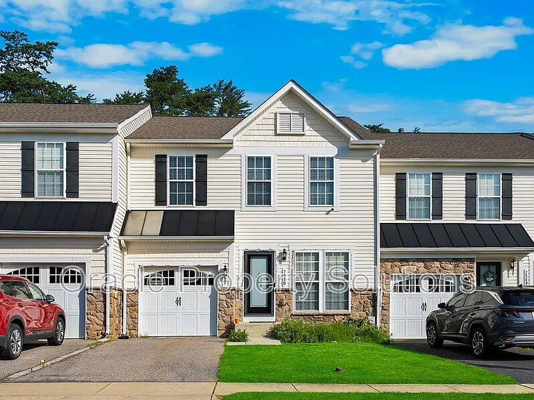 7550 Maidenhead Dr — Photo 2