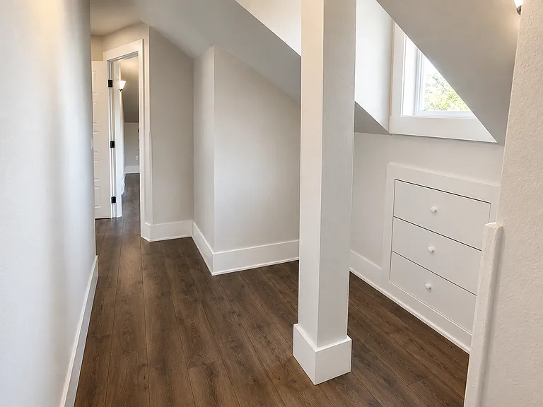 207 Chester Ave — Photo 9