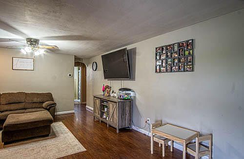 3rd image of 2888 N Highway 25 W