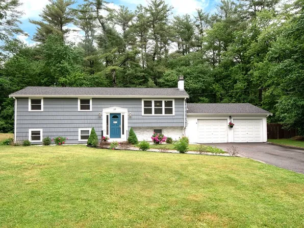 33 Fairwood Dr, Pembroke, MA 02359