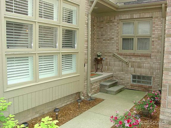 3rd image of 46804 Emerald Creek Dr