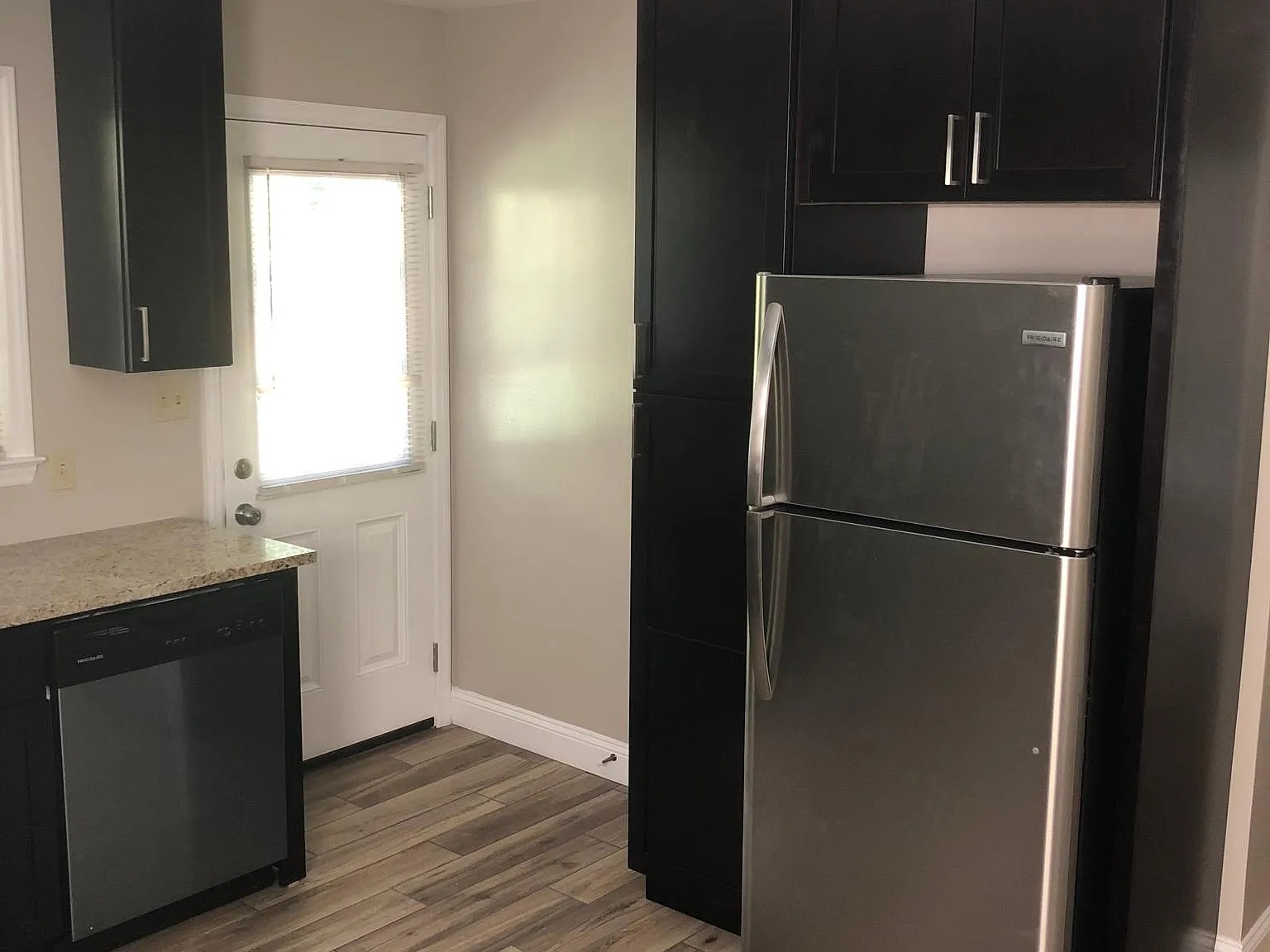 2 bed, 960 sqft, $1,300 — Photo 3