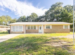 6462 Barnes St, Milton, FL 32570