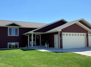2614 10th Ave NE, Watertown, SD 57201