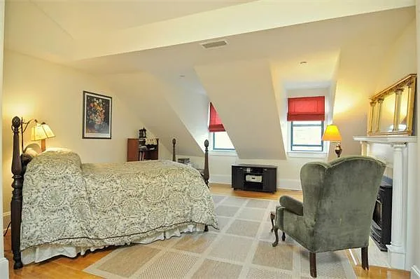 256 Main St #3
