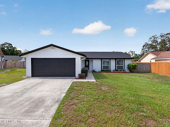 4th image of 12240 CHIPPENHAM Court