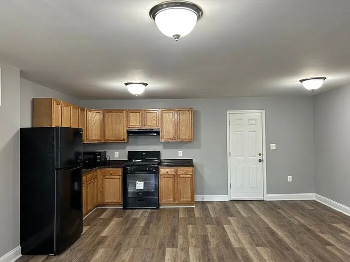 2799 Pelham Ave — Photo 2