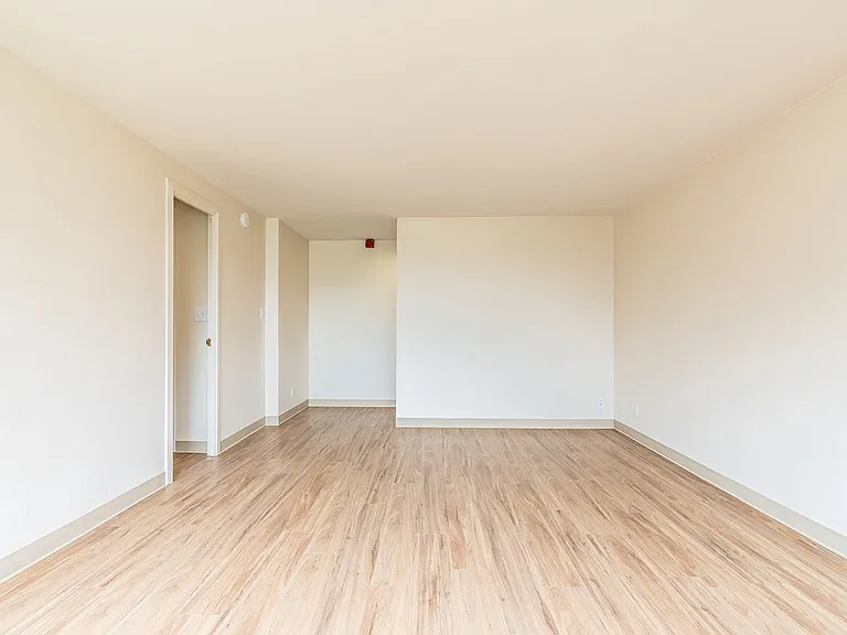 The Queensborough Apartments — Photo 26