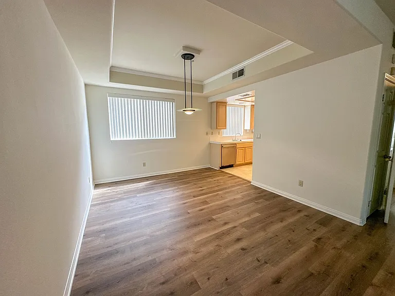 427 W Doran St #106 — Photo 6