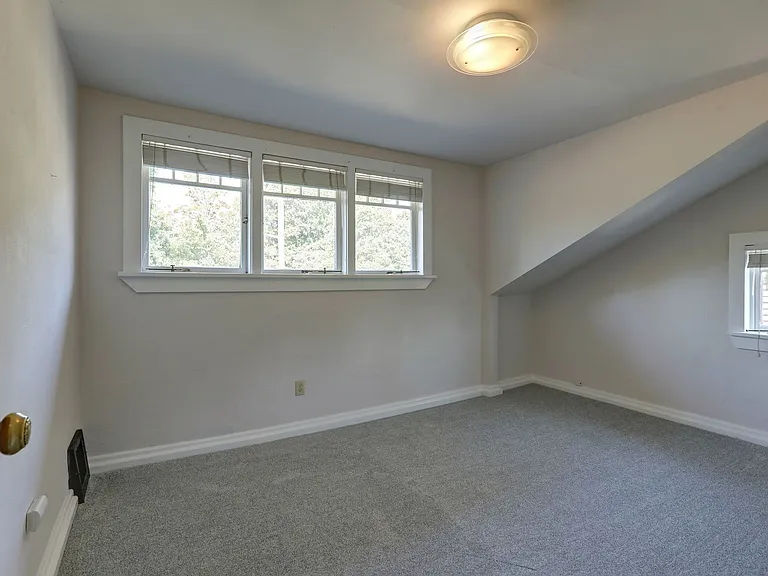 824 NE Ravenna Blvd — Photo 8