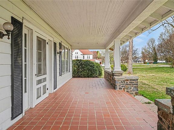 3rd image of 402 E Main St