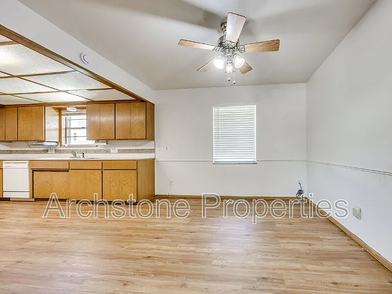 3121 Lakeside Dr — Photo 8