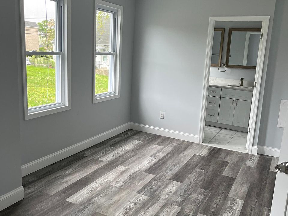 1st image of 37 N Oak Ave
