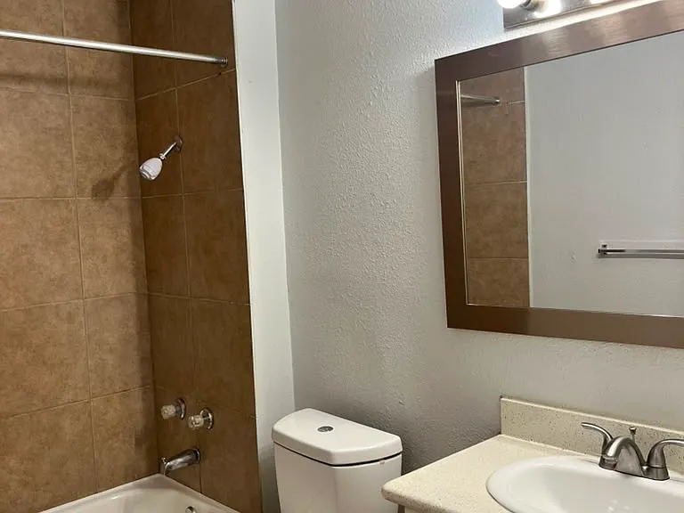 Westwinds Apartments — Photo 19