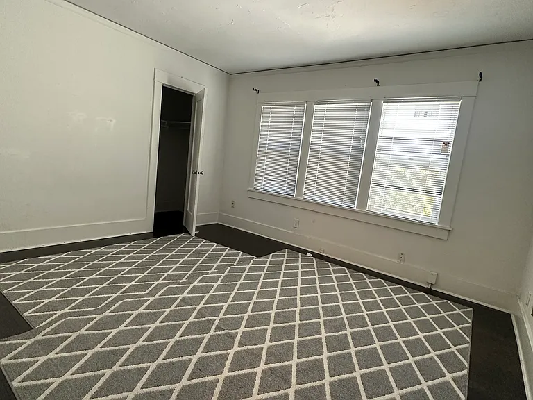 115 W Stadium Dr — Photo 4