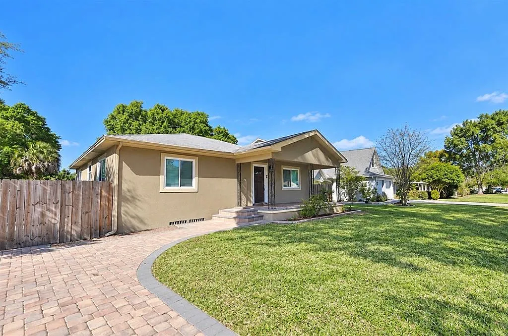 4 bed, 2.0 bath, 1524 sqft, $4,400 — Photo 1