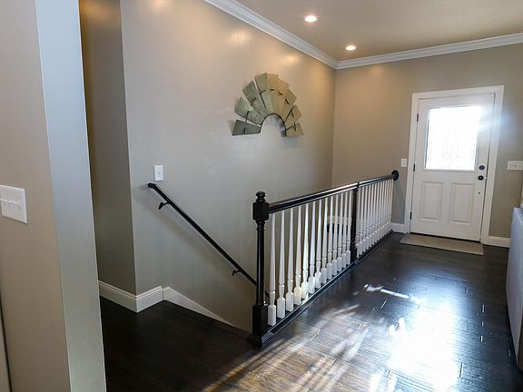 4th image of 2225 Mount Vernon Ter