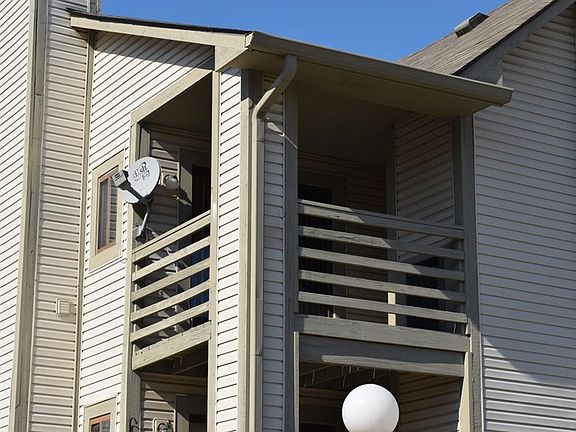 2nd image of 2888 Eagles Crest Cir APT C