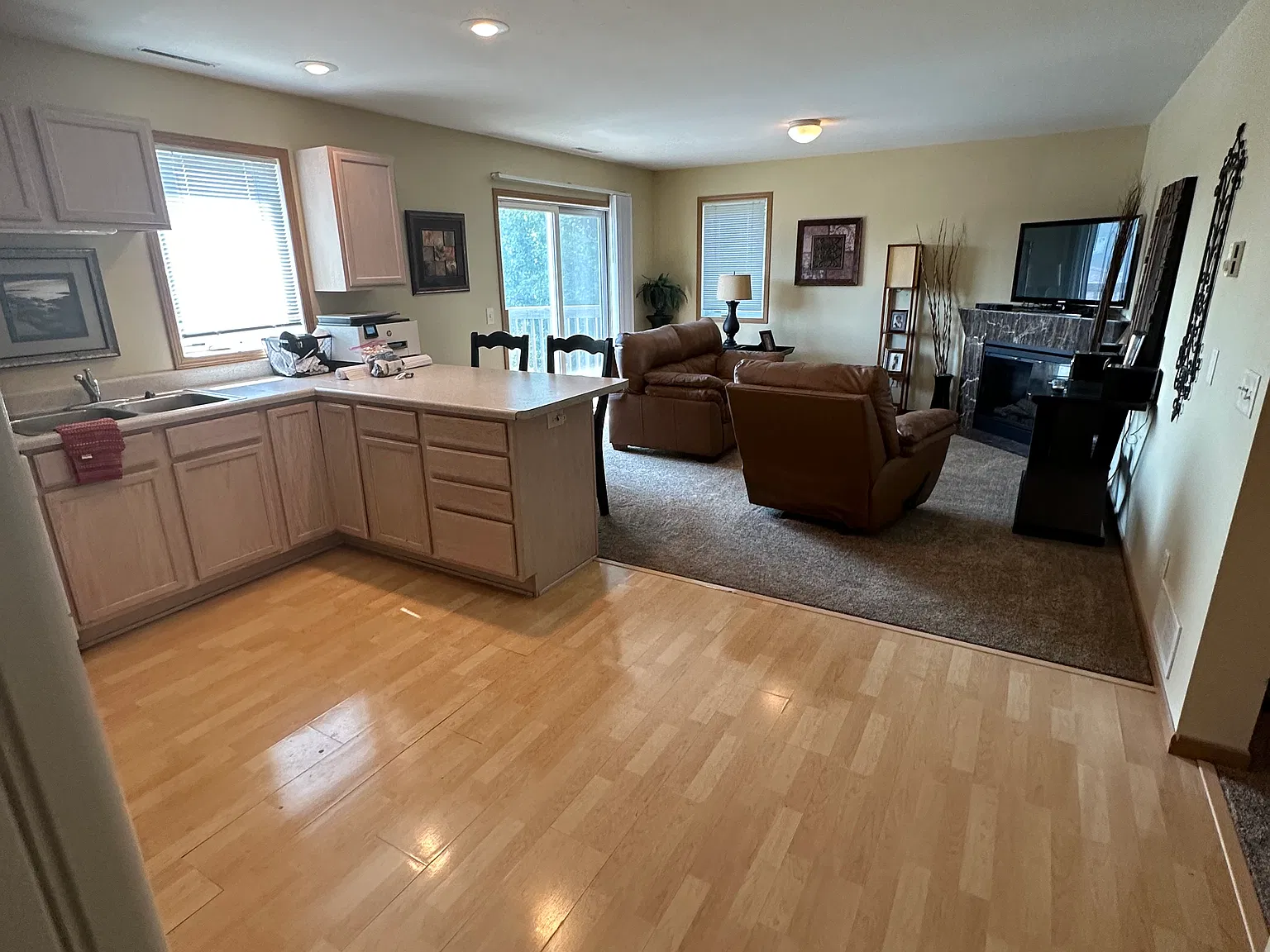 2 bed, 900 sqft, $1,400 — Photo 2