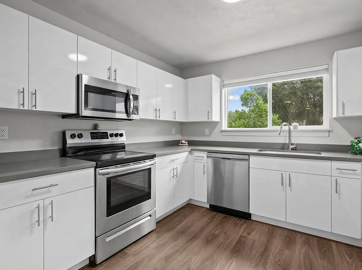 Fox Ridge 2-Bed, 1-Bath, Main Floor Unit for Rent, Utilities included in rent price. — Photo 4