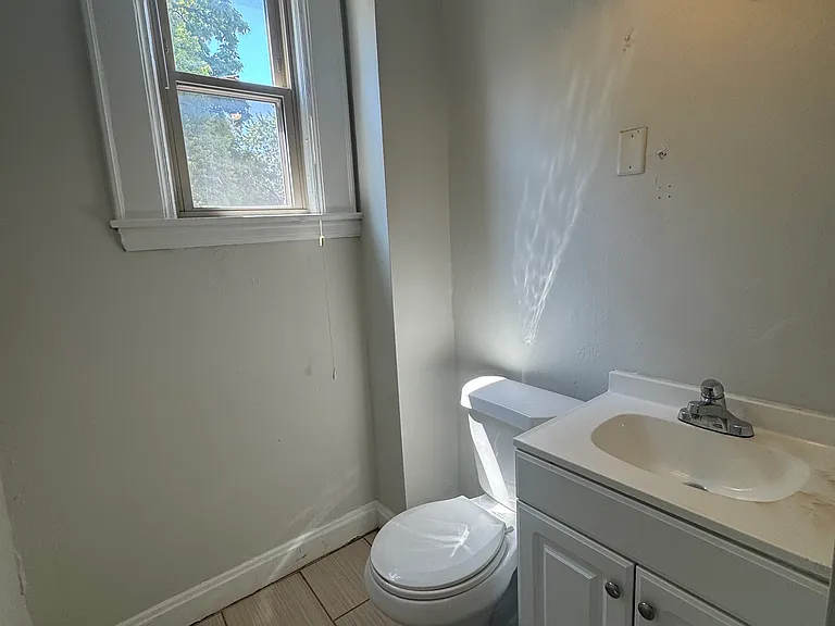 599 Oak St #8 — Photo 8