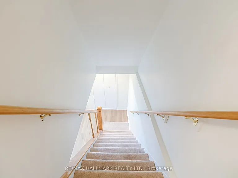 34 Harringay Cres — Photo 41