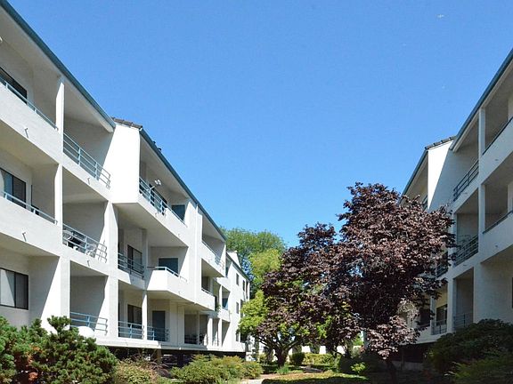2nd image of 4661 Albany Cir APT 103