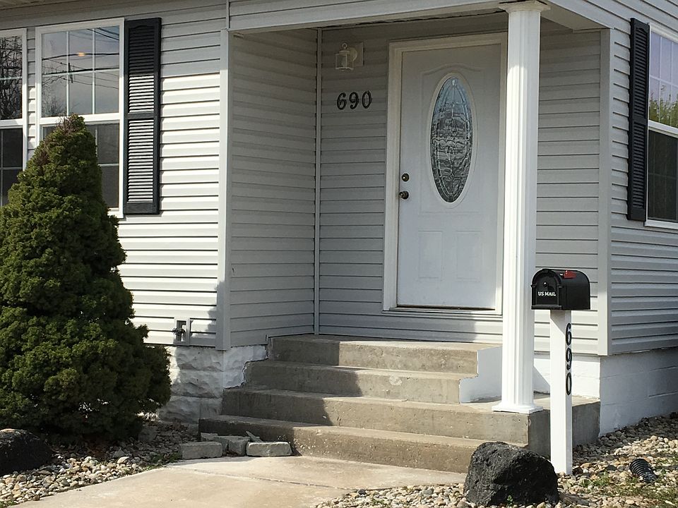 1st image of 690 E Penning Ave
