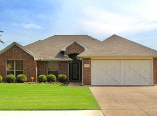 10825 Golfview Way, Benbrook, TX 76126
