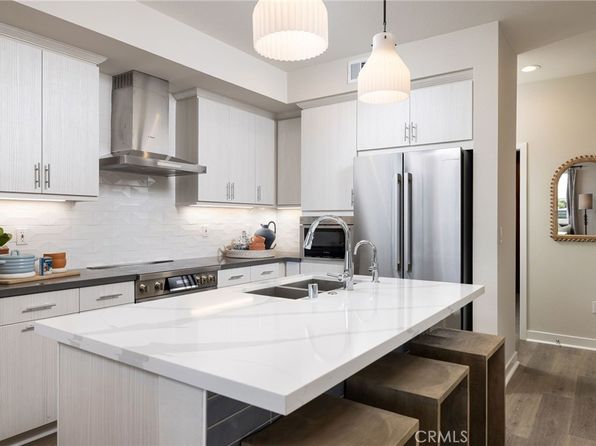 121 Towns Ave, Upland, CA 91786