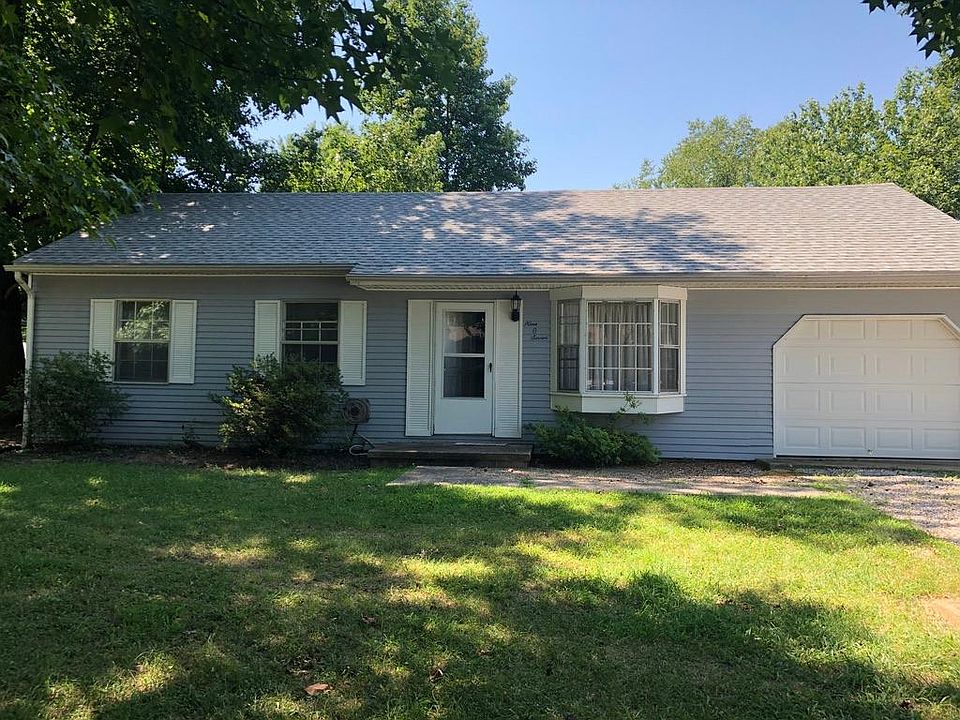 1st image of 907 W 11th St