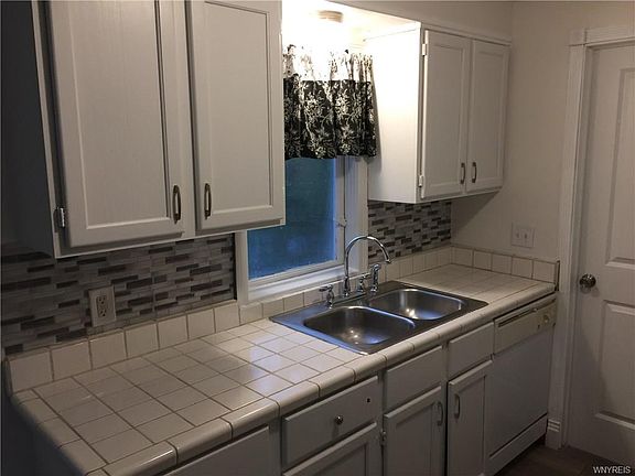 2nd image of 4987 Mount Vernon Blvd