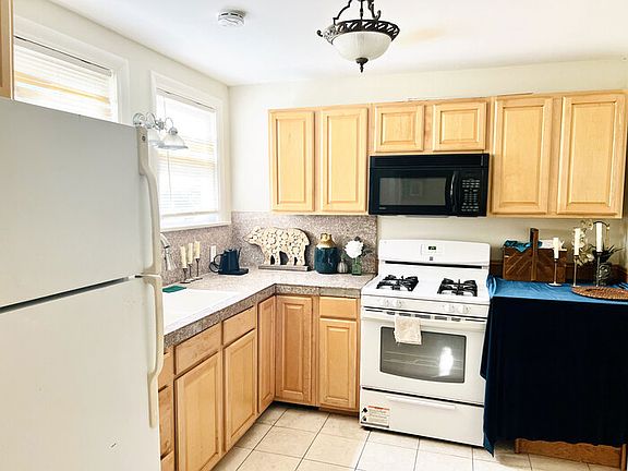 3rd image of 225 N Lima St #104