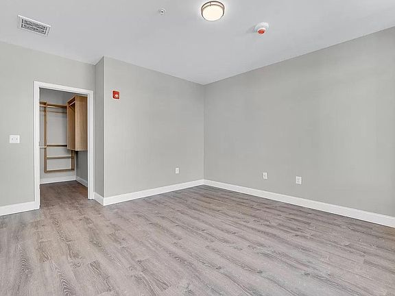 5th image of 109 W Lexington St #3C