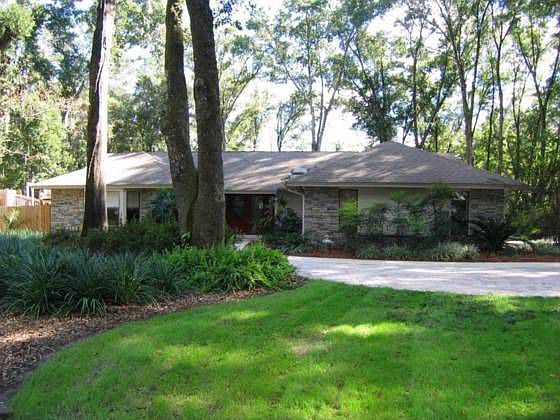 2nd image of 864 Hickory Knoll Ct