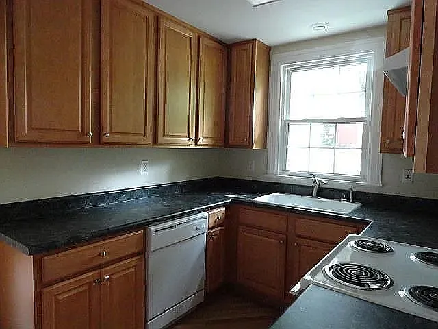 2 bed, 945 sqft, $1,750 — Photo 2