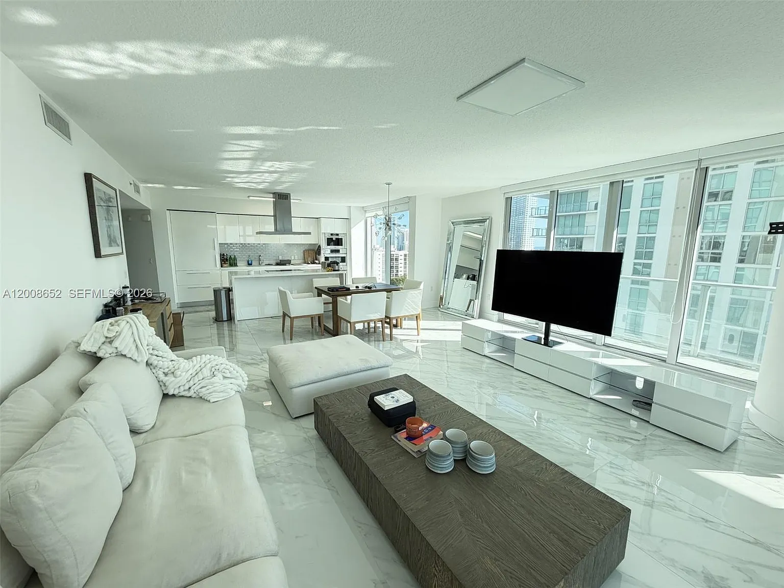 Parque Towers Condo — Photo 2