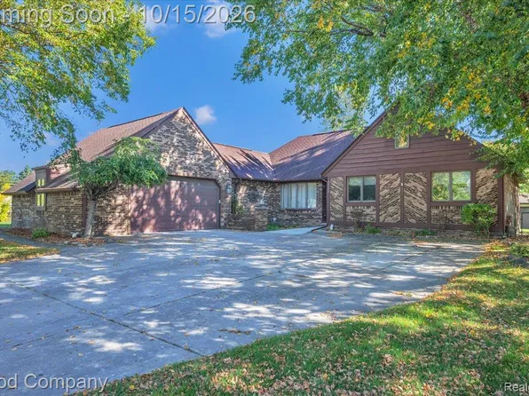35770 Campistrano Dr, Clinton Township, MI 48035