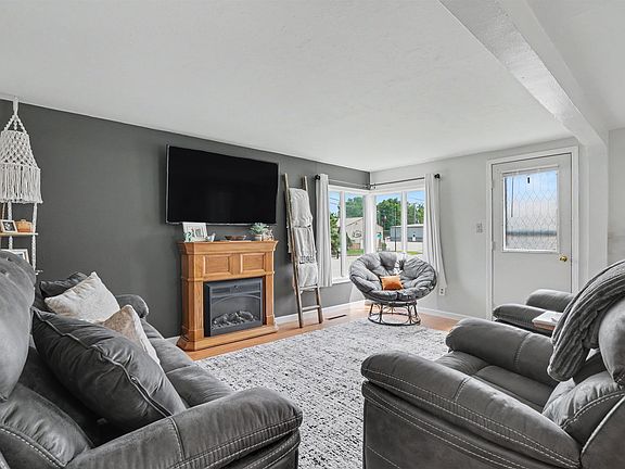 5th image of 403 5th St