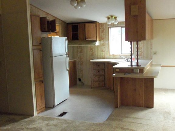 2nd image of 984 Donald Ave