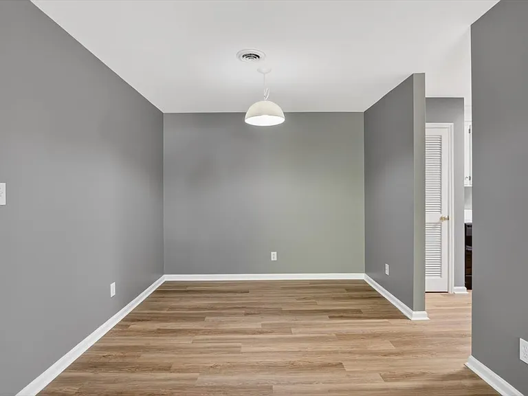 1630 Oxford Rd #F — Photo 8