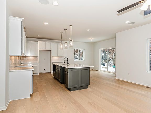 4th image of 4528 Oak St
